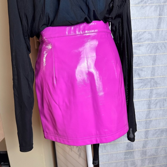 Bubble Gum Pink Vinyl Zipper Mini Skirt Size Small - Picture 4 of 8